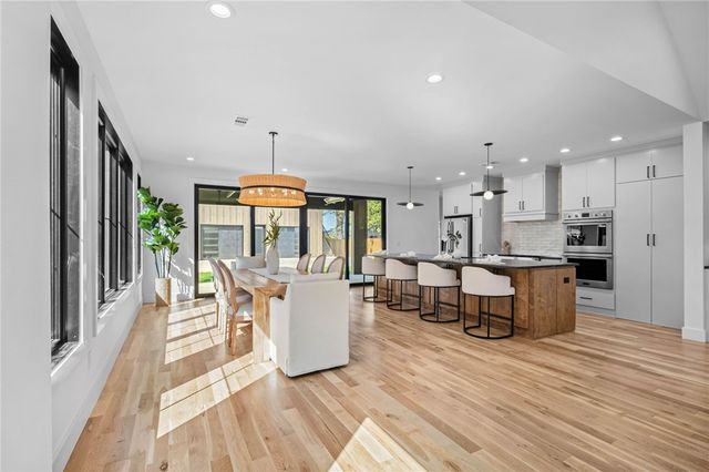 704 NW 7th Street, Bentonville, AR 72712