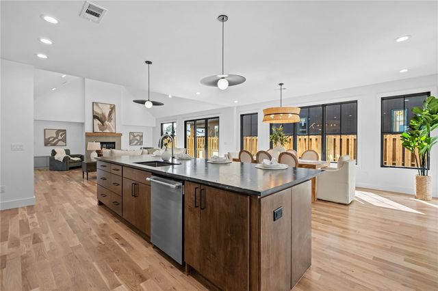 704 NW 7th Street, Bentonville, AR 72712