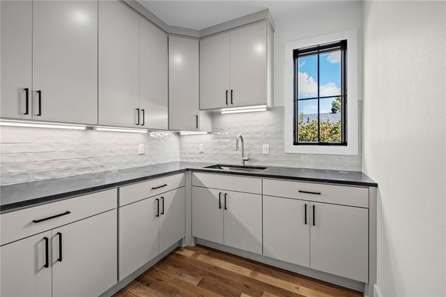 704 NW 7th Street, Bentonville, AR 72712