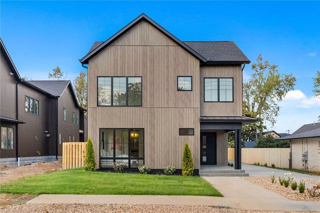 704 NW 7th Street, Bentonville, AR 72712