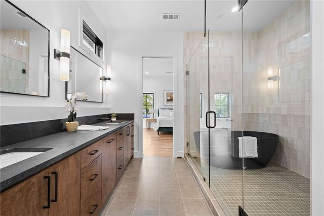 704 NW 7th Street, Bentonville, AR 72712