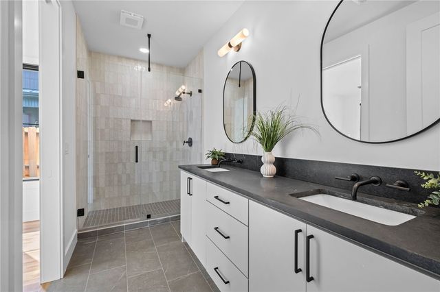 704 NW 7th Street, Bentonville, AR 72712