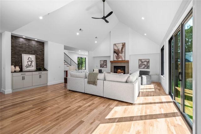 704 NW 7th Street, Bentonville, AR 72712