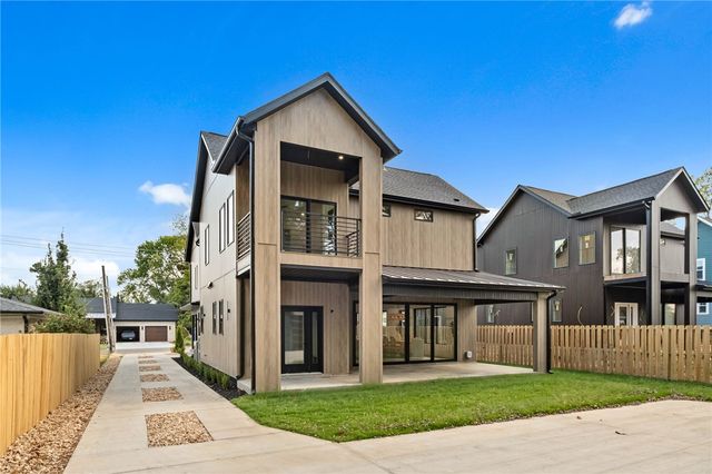 704 NW 7th Street, Bentonville, AR 72712