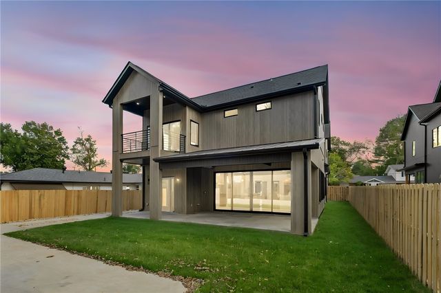 704 NW 7th Street, Bentonville, AR 72712