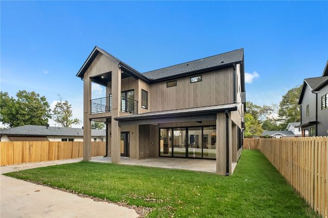 704 NW 7th Street, Bentonville, AR 72712