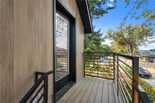 704 NW 7th Street, Bentonville, AR 72712