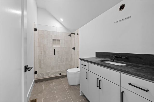 704 NW 7th Street, Bentonville, AR 72712
