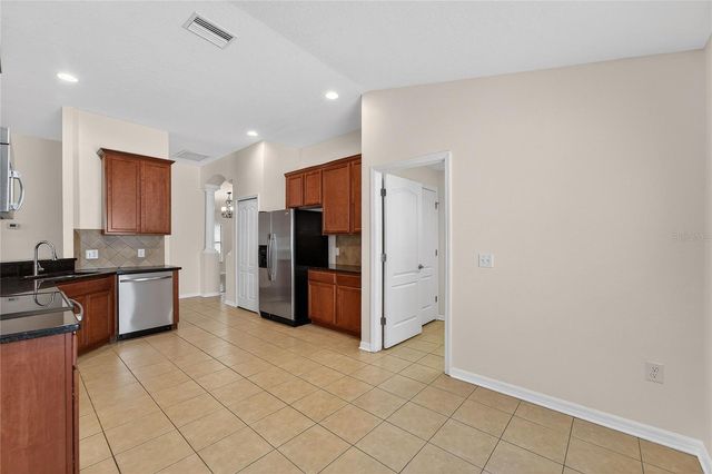 431 WESTCHESTER HILLS LANE, Valrico, FL 33594