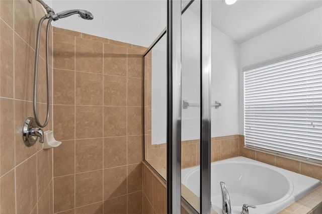 431 WESTCHESTER HILLS LANE, Valrico, FL 33594