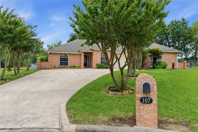 107 Forest Court, Conroe, TX 77356
