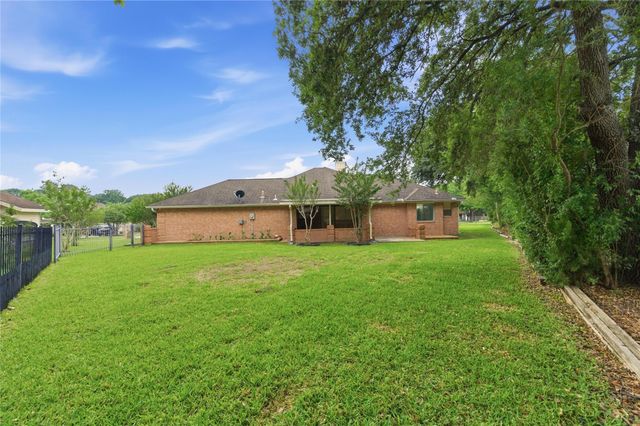 107 Forest Court, Conroe, TX 77356