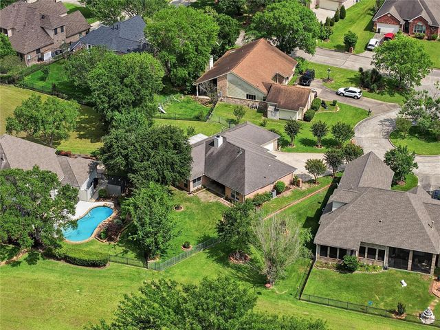 107 Forest Court, Conroe, TX 77356