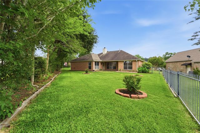 107 Forest Court, Conroe, TX 77356