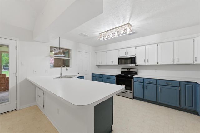 107 Forest Court, Conroe, TX 77356