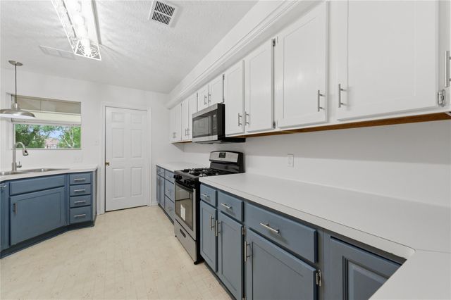 107 Forest Court, Conroe, TX 77356