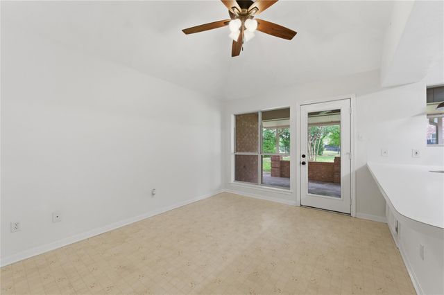 107 Forest Court, Conroe, TX 77356