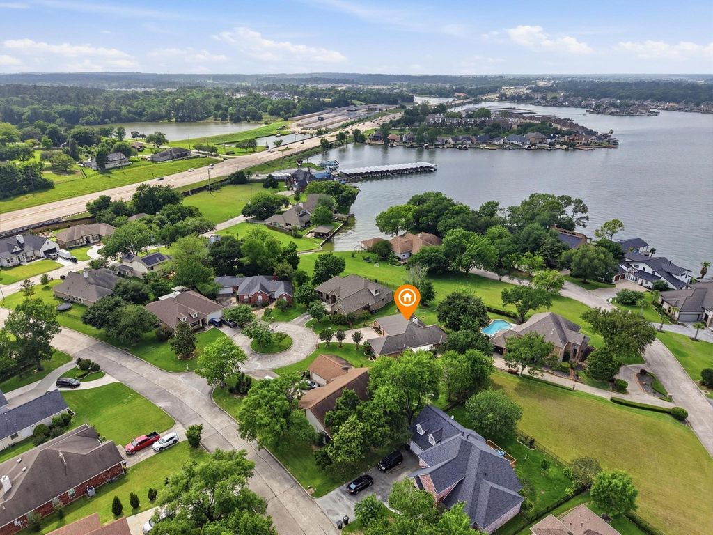 107 Forest Court, Conroe, TX 77356