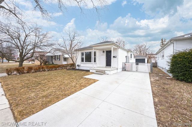 22620 Raven Avenue, Eastpointe, MI 48021