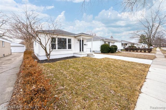 22620 Raven Avenue, Eastpointe, MI 48021