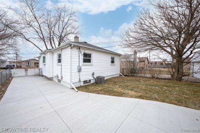 22620 Raven Avenue, Eastpointe, MI 48021