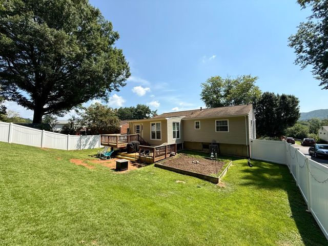 3865 Meadowlark RD, Roanoke, VA 24018