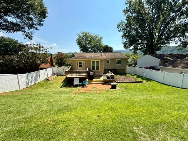 3865 Meadowlark RD, Roanoke, VA 24018