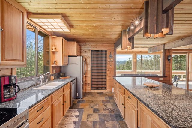 543 Vulture Mountain Road, Stockbridge, VT 05772