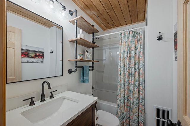 543 Vulture Mountain Road, Stockbridge, VT 05772