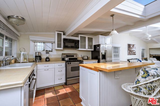 2323 Grand Canal, Venice, CA 90291