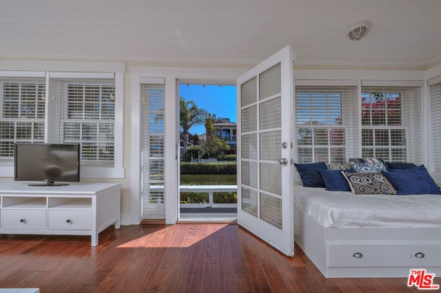 2323 Grand Canal, Venice, CA 90291