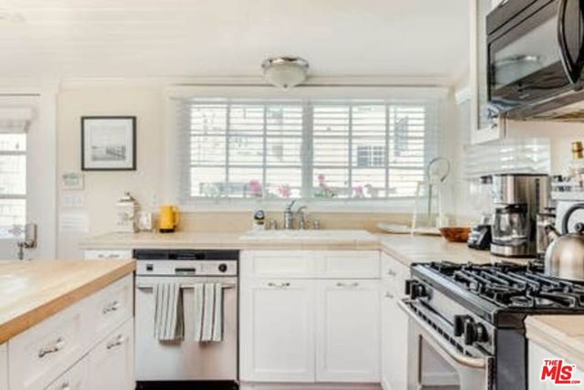 2323 Grand Canal, Venice, CA 90291