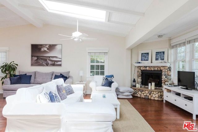 2323 Grand Canal, Venice, CA 90291