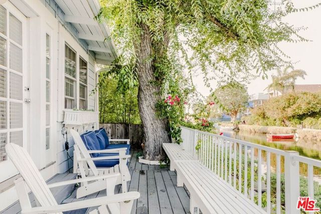 2323 Grand Canal, Venice, CA 90291