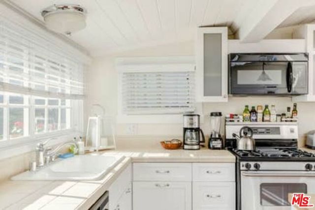 2323 Grand Canal, Venice, CA 90291