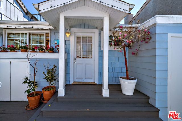 2323 Grand Canal, Venice, CA 90291