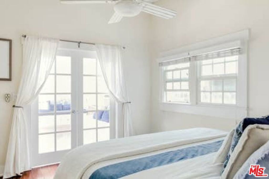 Image 15 of property listing at 2323 Grand Canal, Venice, CA 90291