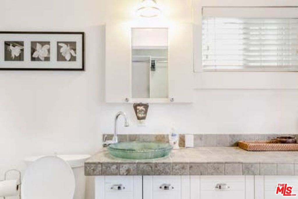 Image 17 of property listing at 2323 Grand Canal, Venice, CA 90291
