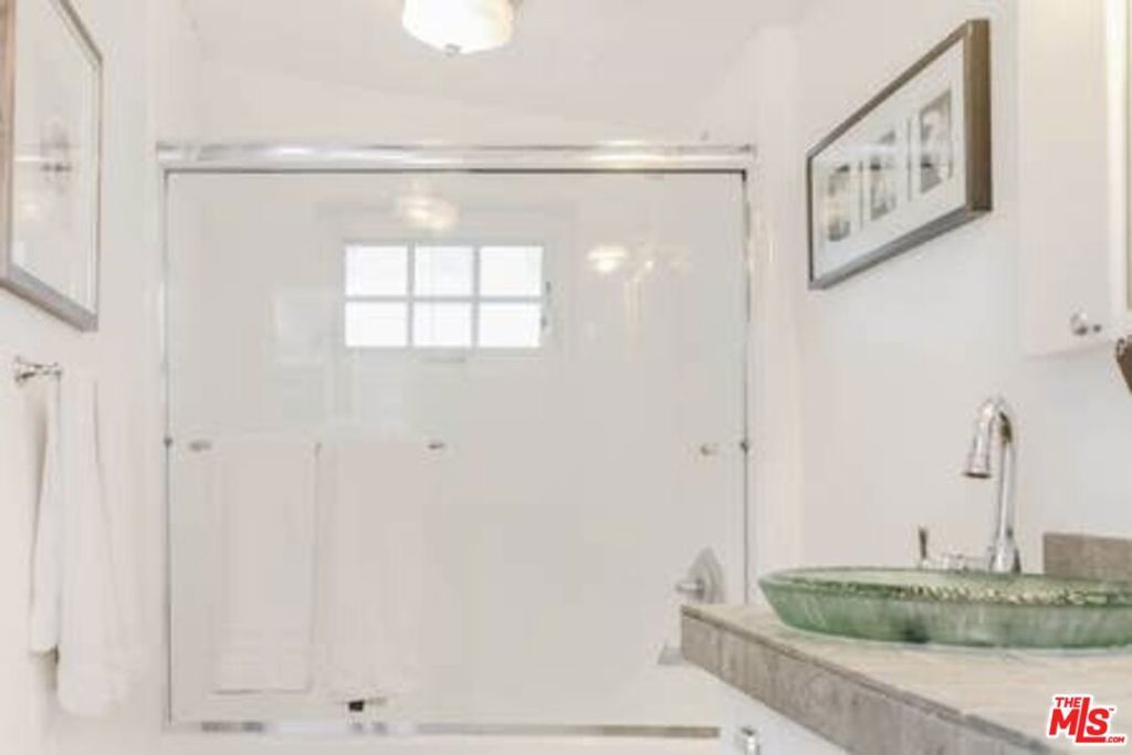 Image 18 of property listing at 2323 Grand Canal, Venice, CA 90291