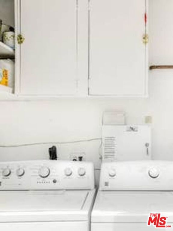Image 28 of property listing at 2323 Grand Canal, Venice, CA 90291