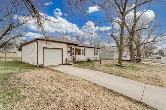 1720 N Robbins St, Augusta, KS 67010