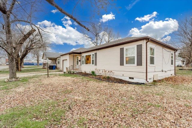 1720 N Robbins St, Augusta, KS 67010