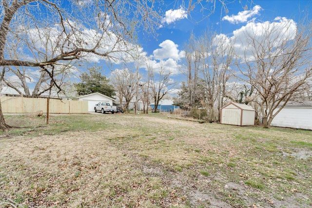 1720 N Robbins St, Augusta, KS 67010