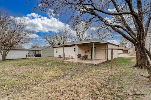 1720 N Robbins St, Augusta, KS 67010