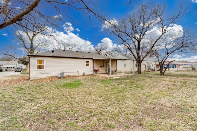 1720 N Robbins St, Augusta, KS 67010