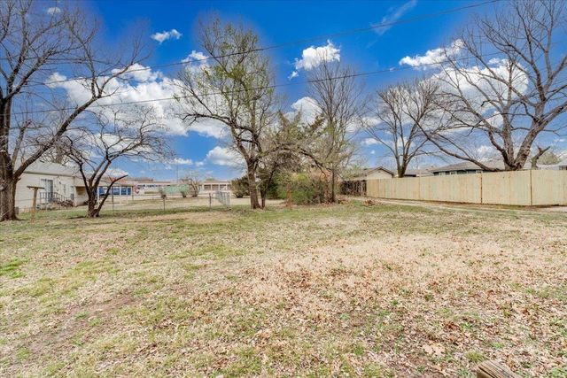 1720 N Robbins St, Augusta, KS 67010