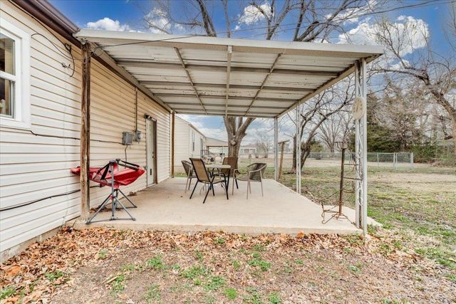 1720 N Robbins St, Augusta, KS 67010