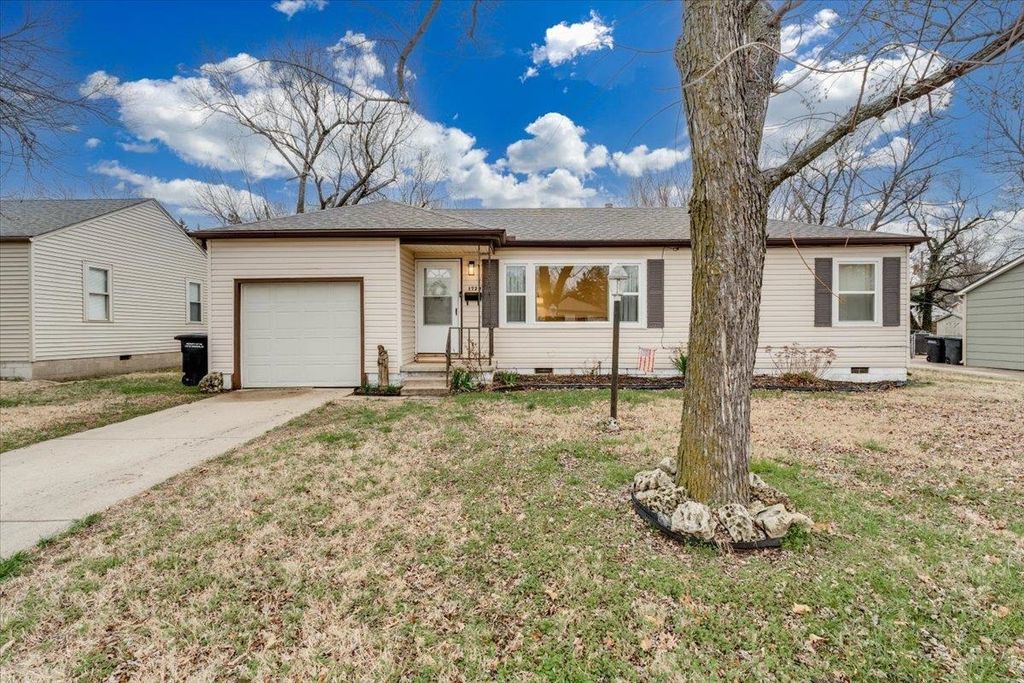 1720 N Robbins St, Augusta, KS 67010