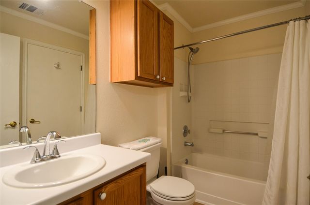 8604 Dittmar Oaks DR, Austin, TX 78748