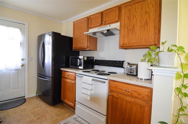 8604 Dittmar Oaks DR, Austin, TX 78748